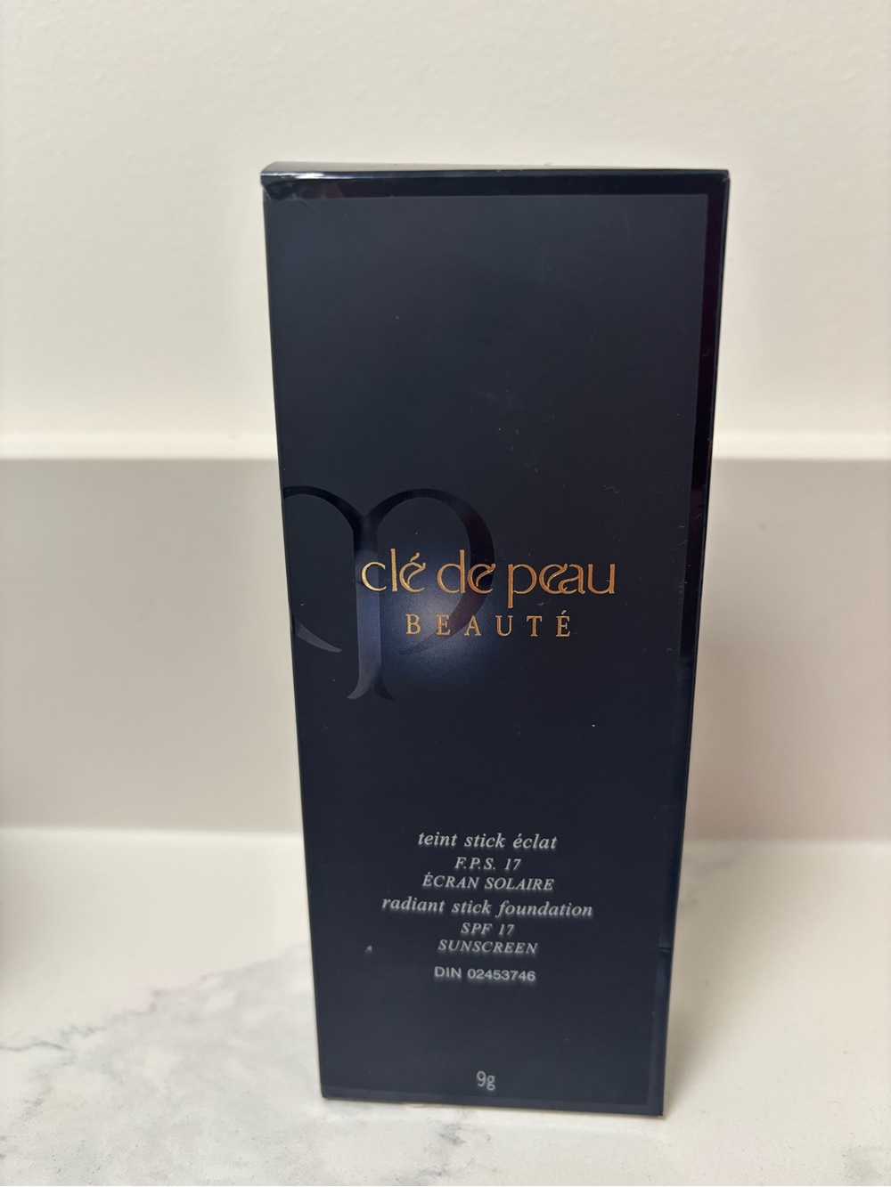 Cle de Peau Beaute Radiant Stick Foundation Spf 17 Ocher 9g 0.31oz